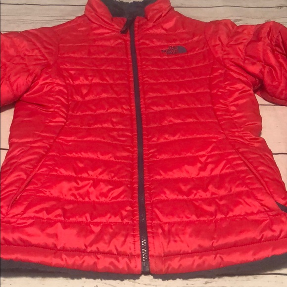 The North Face girls reversible puffer jacket - Picture 5 of 16